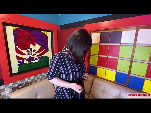 ❤️ Cutie Japanese pẹlu awọn omu nla ṣe baraenisere pẹlu awọn nkan isere ibalopọ ati pe o ni orgasm kan. O sọrọ ninu ifọrọwanilẹnuwo kan nipa iriri onibaje rẹ. Awọn ori omu nla ati obo ti o ni irun ti n kerora. Osaka onihoho ❤ Ohun onihoho ti ile  ☑
